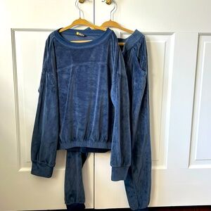 Zella Girls Size 8/10 super SOFT sweatsuit